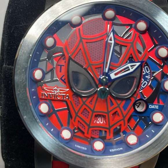Invicta Spider-Man Limited Edition 0135/3000 Chrono Watch - Picture 8 of 16